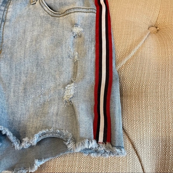 F: GUESS Women's Vintage Denim High-rise Light wash Shorts Sz 30 - Picture 7 of 12